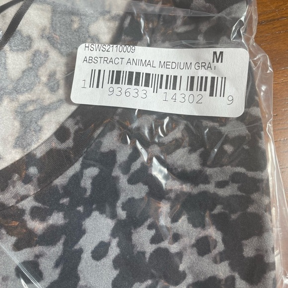 𝅺H HALSTON STUDIO Scoop Neck Patterned High/low T-shirt ABSTRACT ANIMAL - Picture 13 of 14
